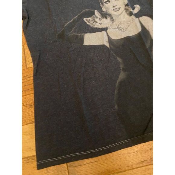 Audrey Hepburn womens Graphic V-Neck Short Sleeve fitted casual t-shirt sz large - Picture 4 of 8